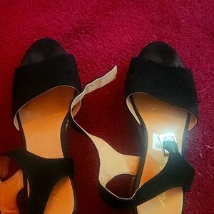 Ladies 7 1/2 clog sandles with free earrings